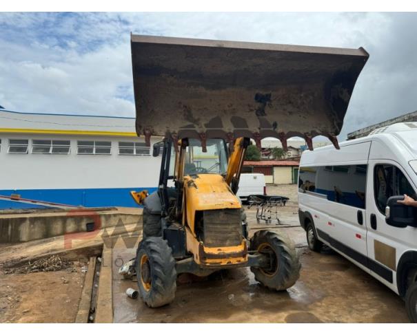 Foto de RETROESCAVADEIRA JCB, AMARELA, ANO 2012, NO ESTADO EM QUE SE ENCONTRA. 