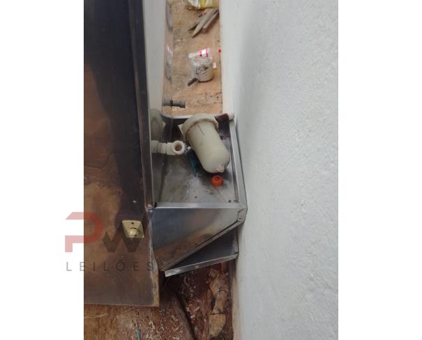 Foto de BEBEDOUROS DE COLUNA EM AÇO E FREEZER COOLER H400, NO ESTADO EM QUE SE ENCONTRA.