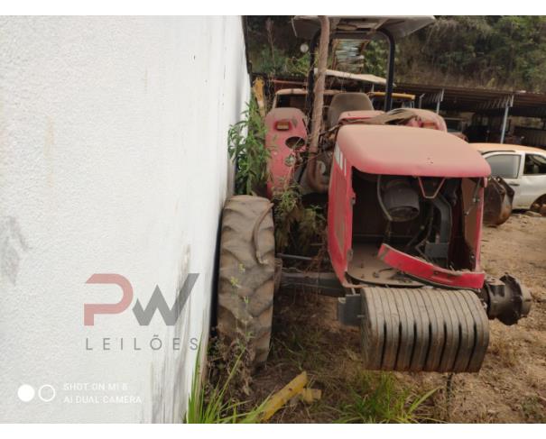 Foto de TRATOR MASSEY FERGUSON 4283, VERMELHA, SÉRIE 4883388221, ANO 2015, NO ESTADO EM QUE SE ENCONTRA