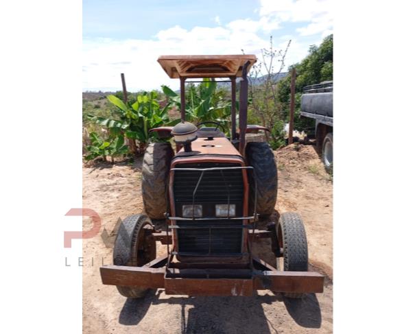 Foto de TRATOR MASSEY FERGUSON, 235,  043125N2, SÉRIE: 8ANJ-D27-511, COR VERMELHA  NO ESTADO EM QUE SE ENCONTRA.