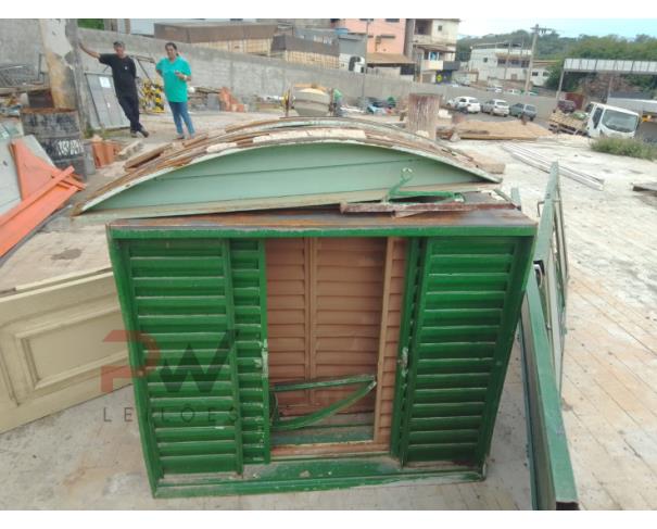 Foto de LOTE COM JANELAS E PORTAS, NO ESTADO EM QUE SE ENCONTRA.