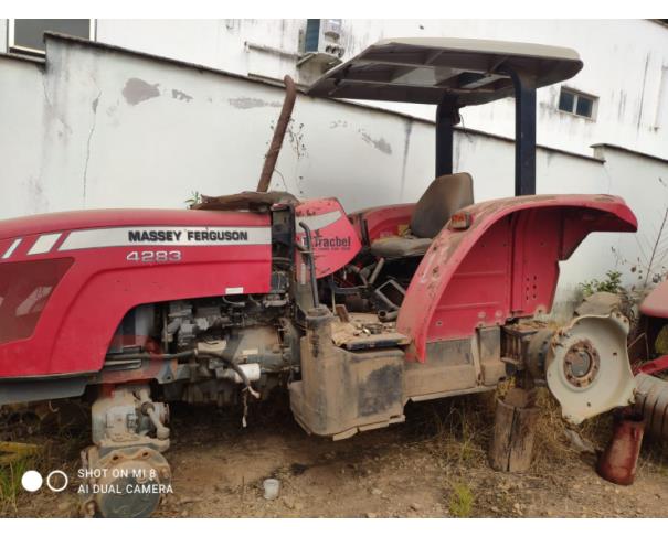 Foto de TRATOR MASSEY FERGUSON 4283, VERMELHA, SÉRIE 4883388221, ANO 2015, NO ESTADO EM QUE SE ENCONTRA