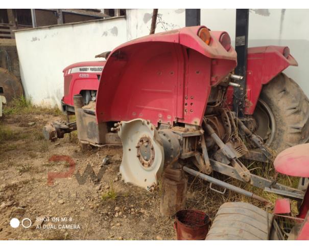 Foto de TRATOR MASSEY FERGUSON 4283, VERMELHA, SÉRIE 4883388221, ANO 2015, NO ESTADO EM QUE SE ENCONTRA