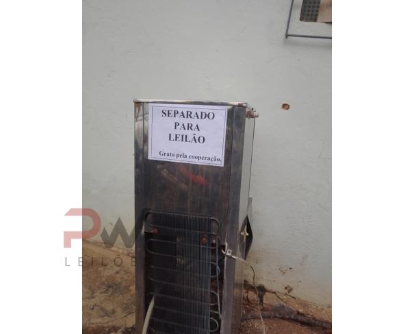 Foto de BEBEDOUROS DE COLUNA EM AÇO E FREEZER COOLER H400, NO ESTADO EM QUE SE ENCONTRA.