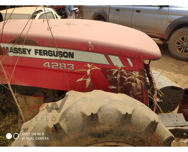 Foto de TRATOR MASSEY FERGUSON 4283, VERMELHA, SÉRIE 4883388052, ANO 2015, NO ESTADO EM QUE SE ENCONTRA.