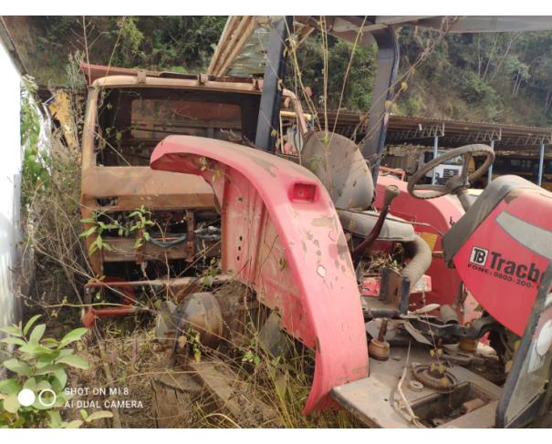 Foto de TRATOR MASSEY FERGUSON 4283, VERMELHA, SÉRIE 4883388052, ANO 2015, NO ESTADO EM QUE SE ENCONTRA.