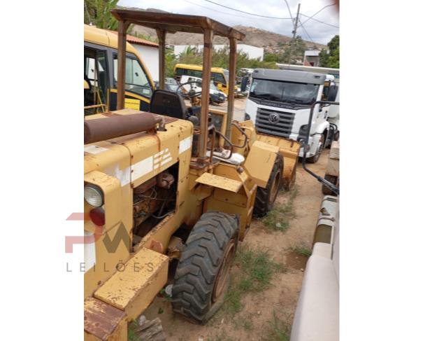 Foto de PÁ CARREGADEIRA FIAT ALLIS, SÉRIE R12B 9TM0481,  NO ESTADO EM QUE SE ENCONTRA.