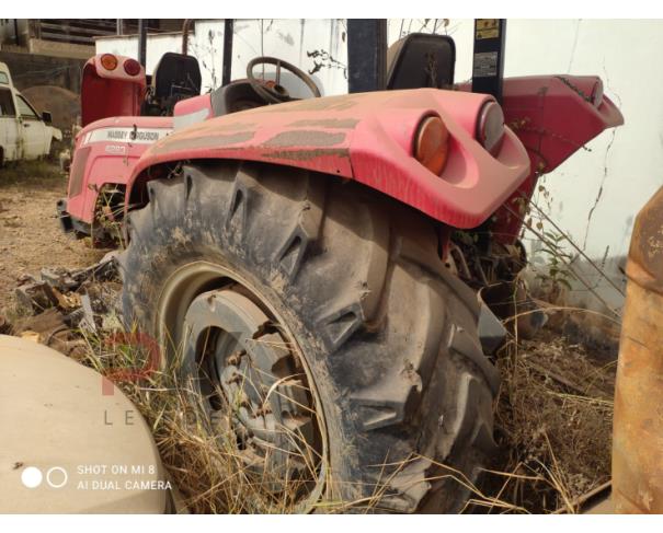 Foto de TRATOR MASSEY FERGUSON 4283, VERMELHA, SÉRIE 4883388052, ANO 2015, NO ESTADO EM QUE SE ENCONTRA.