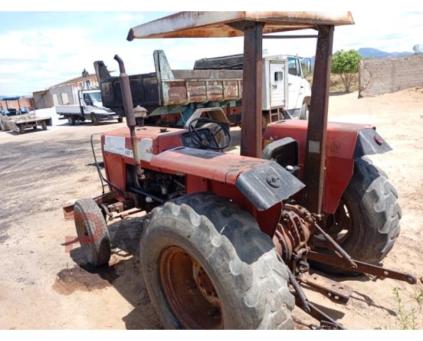 Foto de TRATOR MASSEY FERGUSON, 235,  043125N2, SÉRIE: 8ANJ-D27-511, COR VERMELHA  NO ESTADO EM QUE SE ENCONTRA.