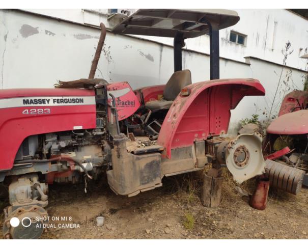 Foto de TRATOR MASSEY FERGUSON 4283, VERMELHA, SÉRIE 4883388221, ANO 2015, NO ESTADO EM QUE SE ENCONTRA