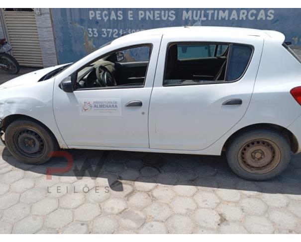 Foto de PAS/AUTOMOVEL SANDERO AUTH 10, ALCOOL/GASOLINA, BRANCA, 2017/2017, CHASSI: ...96548, NO ESTADO EM QUE SE ENCONTRA.