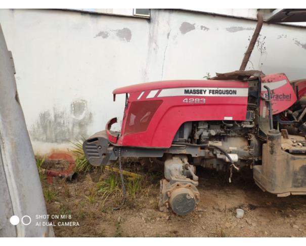 Foto de TRATOR MASSEY FERGUSON 4283, VERMELHA, SÉRIE 4883388221, ANO 2015, NO ESTADO EM QUE SE ENCONTRA