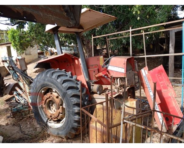 Foto de TRATOR MASSEY FERGUSON  MODELO Nº 292, SÉRIE:Nº 292021272, COR VERMELHA  NO ESTADO EM QUE SE ENCONTRA.