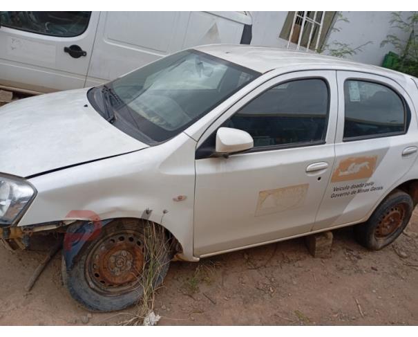 Foto de PAS/AUTOMOVEL TOYOTA /ETIOS HB X13L MT, ALCOOL/GASOLINA, BRANCA, 2017/2018, CHASSI: ...08506, NO ESTADO EM QUE SE ENCONTRA.