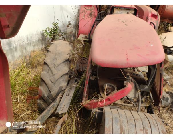 Foto de TRATOR MASSEY FERGUSON 4283, VERMELHA, SÉRIE 4883388052, ANO 2015, NO ESTADO EM QUE SE ENCONTRA.